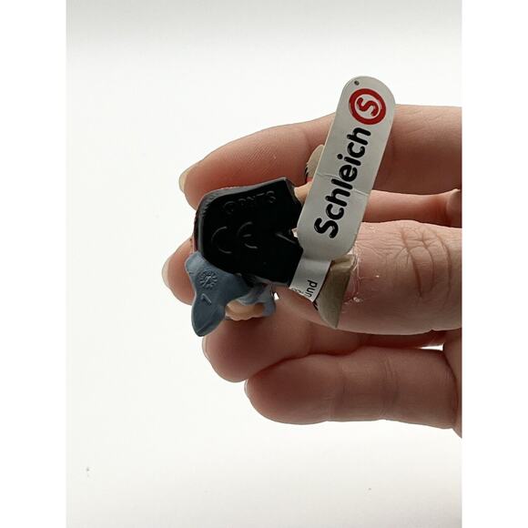 Linus Van Pelt Schleich Peanuts Miniature PVC Figure D-73508 / 73527 - Picture 5 of 7